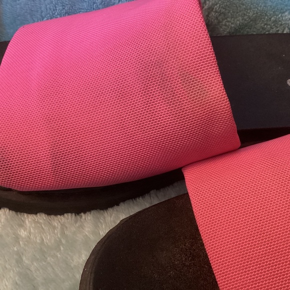 Women’s TORRID NEON PINK Chunky Flatform sandals Size 10 WW *AS IS* - Picture 3 of 9